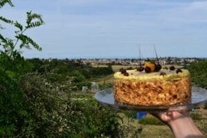 Lire la suite à propos de l’article Un anniversaire inoubliable : la magie du poirier par Chris Patiss’